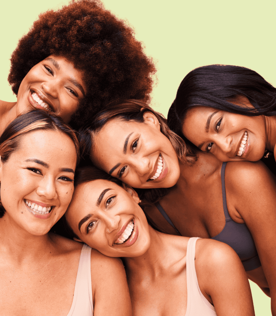 5 modèle de femmes qui ont toutes le sourire
