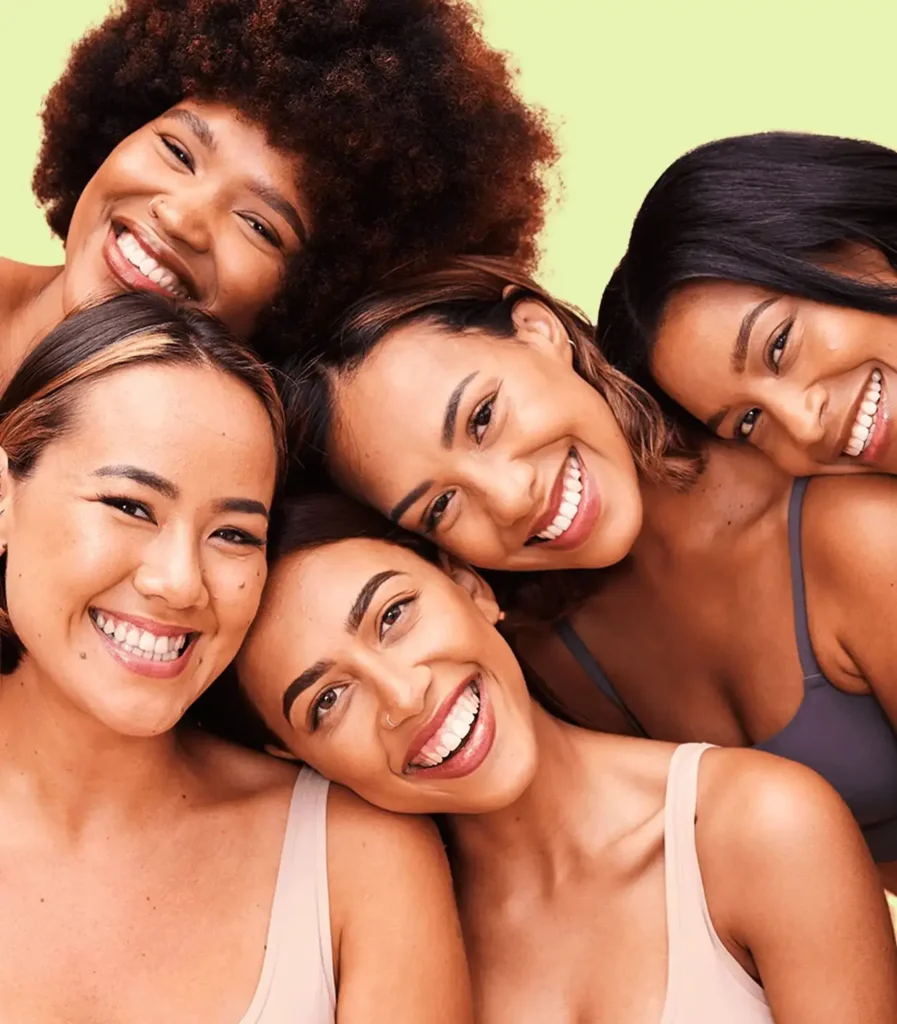 5 modèle de femmes qui ont toutes le sourire